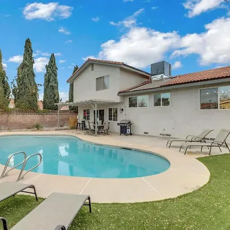 Midcentury Modern Home With Pool 10 Min To Strip Great For Family